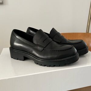 Vagabond Women’s black leather Kenova loafers, size 38 or US 8